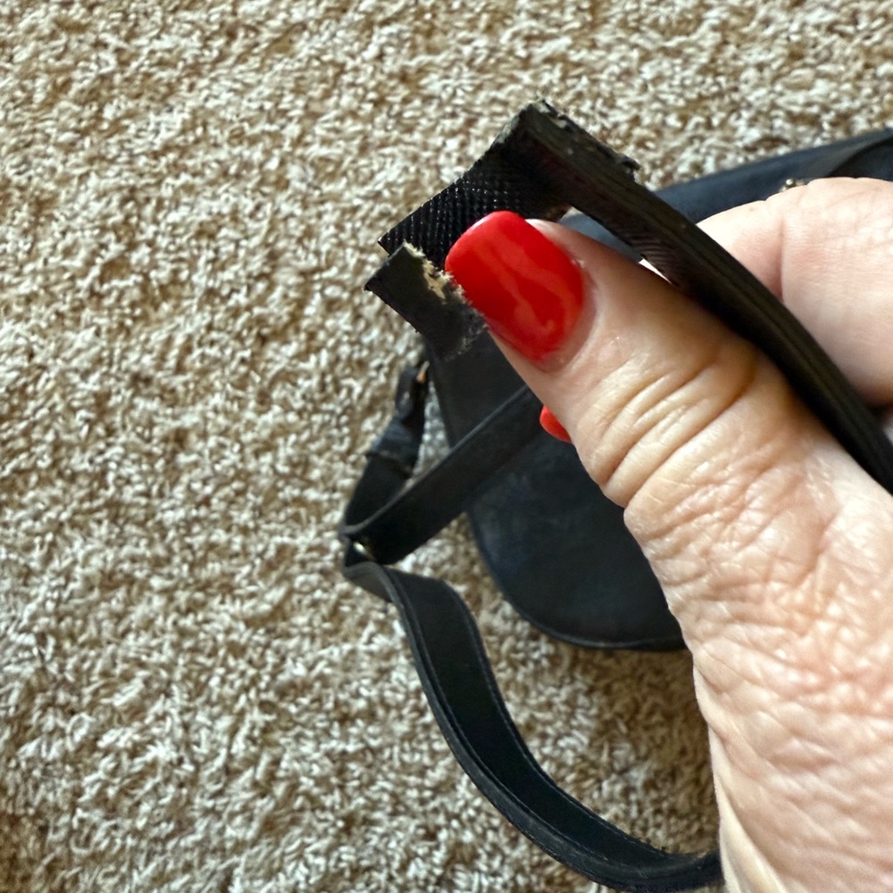 Yves Saint Laurent Black Leather Shoulder Bag - Picture 9 of 9